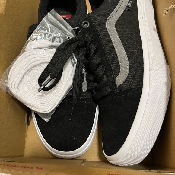 Brand new Vans old skool shoes - Picture 6 of 7